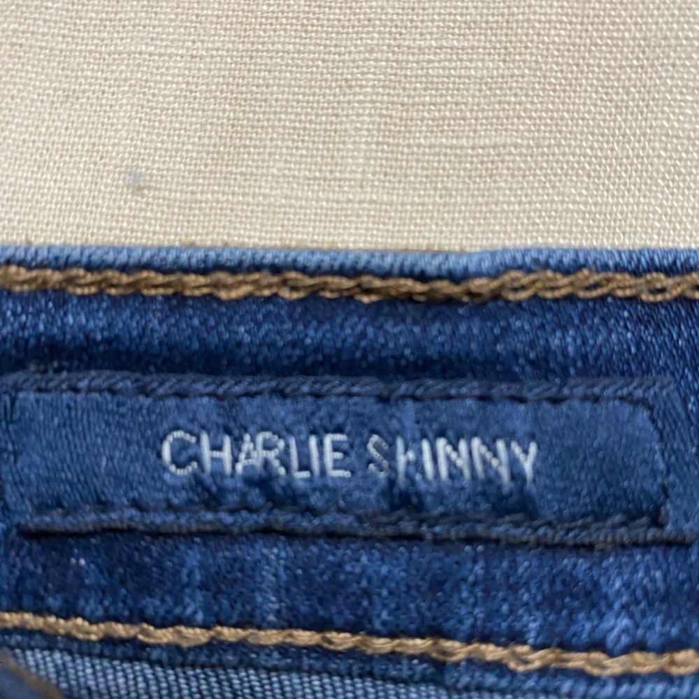 Lucky Brand Charlie Skinny Blue Jeans in Size 2/26.  Medium Wash. - Picture 7 of 13